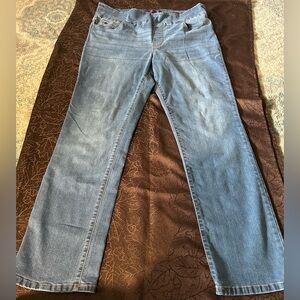 Women’s Gloria Vanderbilt Amanda pull on Light Blue Bootcut Jeans Size 18